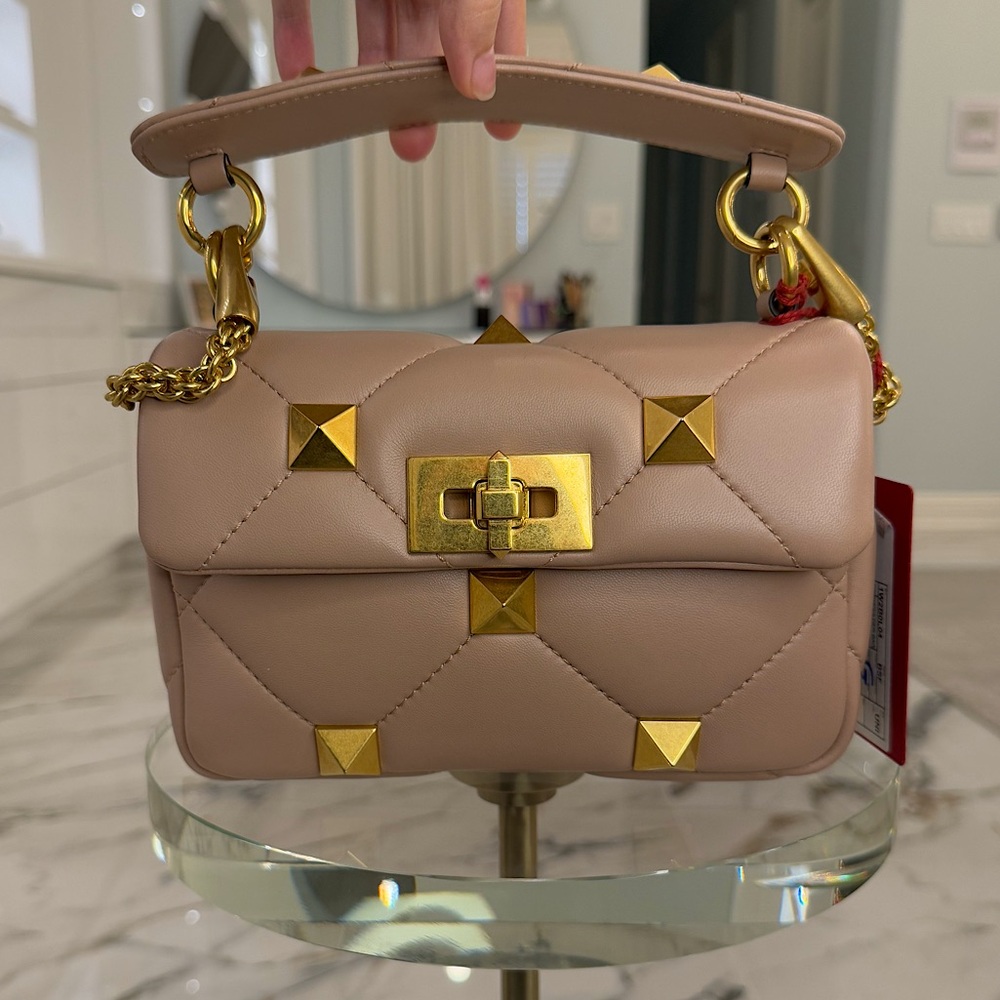 NWT Valentino Garvani Nappa Medium Roman Stud Shoulder Bag